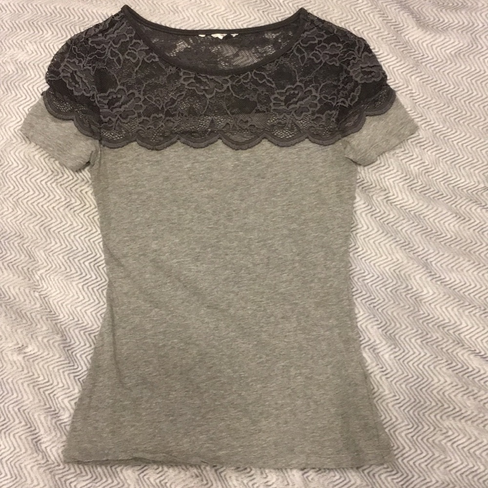 H&M Gray Lace Shoulder W/T-shirt Top